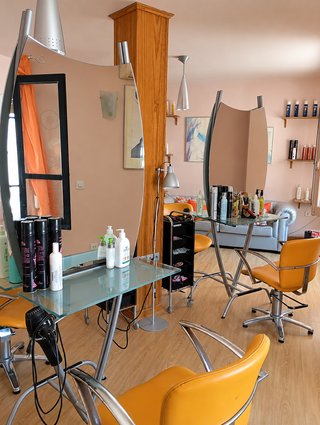 PELUQUERÍA MOBILIARIO COLOR MANDARINA