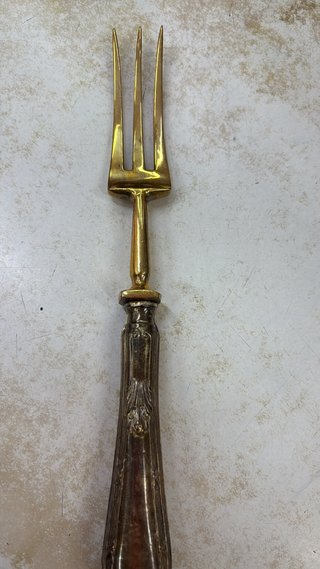 Tenedor antiguo de trinchar