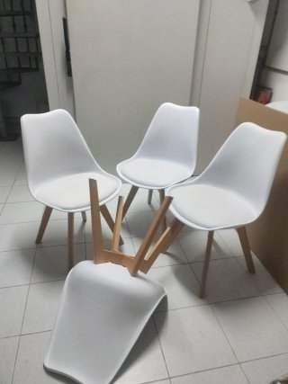 4 Sillas Comedor Plástico y Madera