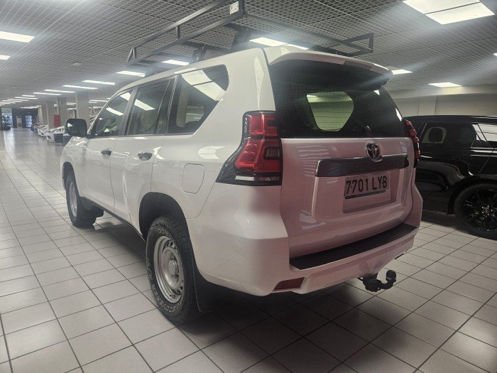 Toyota Land Cruiser 2022, foto 3