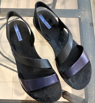 Sandalias Ipanema Negras y Moradas