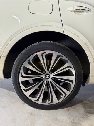 Bentley Bentayga v8 first edition 2022