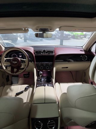 Bentley Bentayga v8 first edition 2022