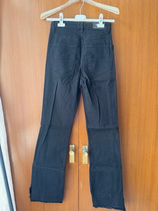 Pantalón Vaquero Flare Negro Stradivarius