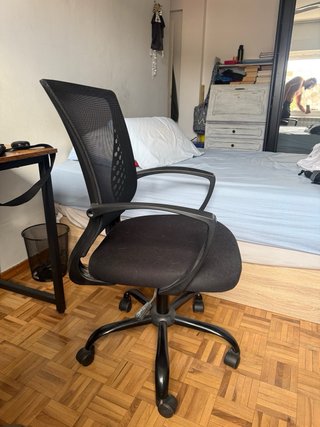 Escritorio y Silla Ergonómica