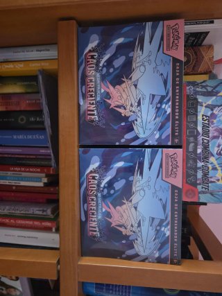 Pokémon Caja Entrenador Élite Caos Creciente