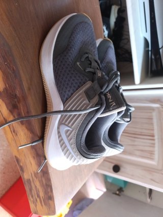 Zapatillas Nike Grises y Blancas casi nuevas