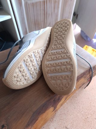 Zapatillas Nike Grises y Blancas casi nuevas