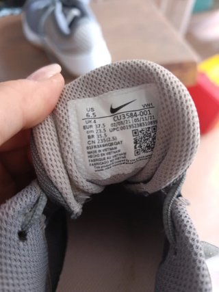 Zapatillas Nike Grises y Blancas casi nuevas