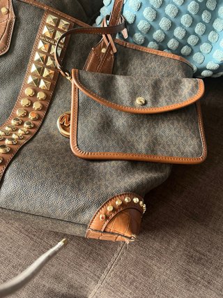 Bolso Michael Kors Marrón con Tachuelas Doradas