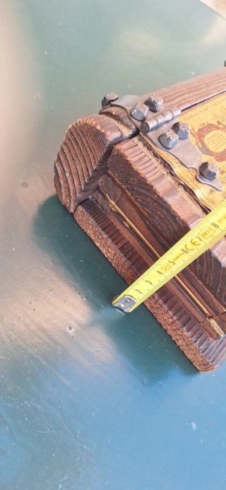 Scatola in legno decorata con mappa vintage