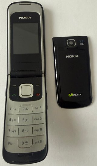 Telefono cellulare Nokia (manca batteria e cavo)