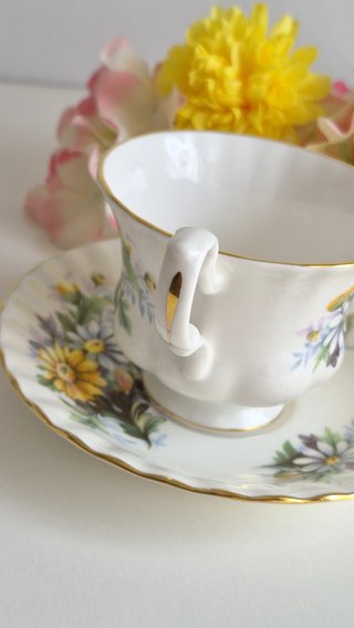 Taza y platillo Royal Albert porcelana inglesa