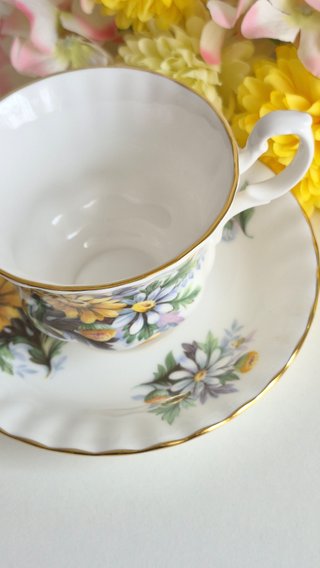 Taza y platillo Royal Albert porcelana inglesa
