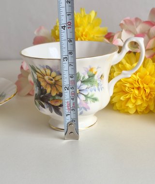 Taza y platillo Royal Albert porcelana inglesa