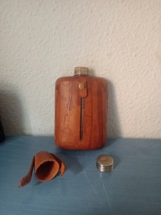 Cantimplora de cuero