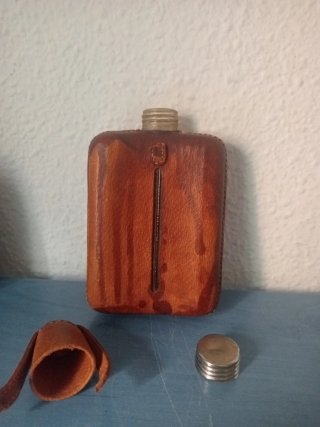 Cantimplora de cuero