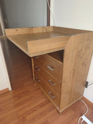 Cambiador de madera con cajones