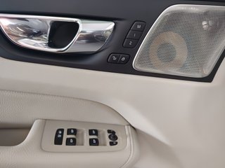 Volvo XC60 2.0 T8 AWD INSCRIPTION AUTO