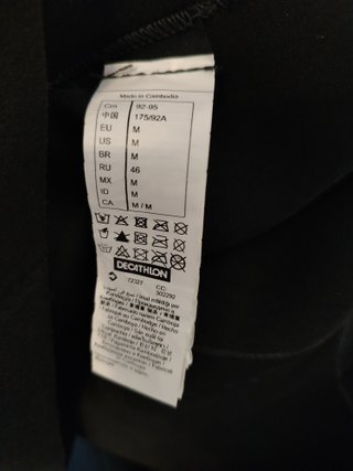 Traje de neopreno negro con cremallera