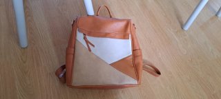 Bolso mochila color cuero y beige