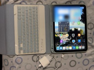 iPad 10ª Gen 256GB Wi-Fi Azul + Teclado y Funda