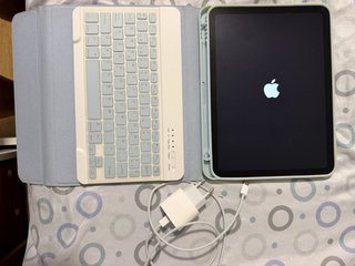 iPad 10ª Gen 256GB Wi-Fi Azul + Teclado y Funda