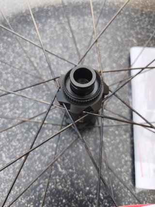 Rueda DT SWISS HX1700 *NUEVA* Delantera 35 29" CL