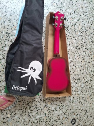 Ukelele Soprano Octopus Rosa Fucsia.