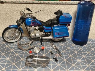 Moto Custom Azul y Plateada