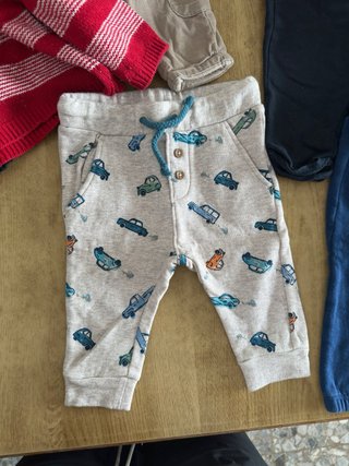 Lotto abbigliamento bimbo: maglie e pantaloni