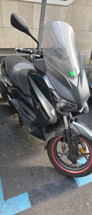 Yamaha XMAX 125 gris