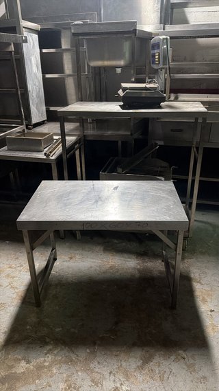 Mesa Baja de Acero 1m x 60cm buen estado