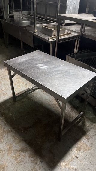 Mesa Baja de Acero 1m x 60cm buen estado
