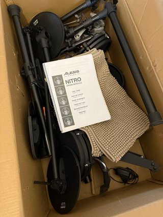 Batería Electrónica Alesis Nitro Kit Completa