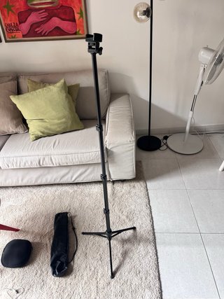 Trípode extensible móvil 133 cm + mando Bluetooth