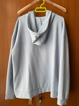 Sudadera con capucha azul Stradivarius