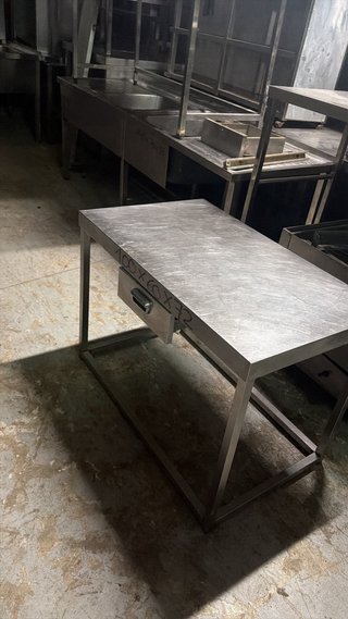 Mesa Baja de Acero 100x60x72 cm buen estado