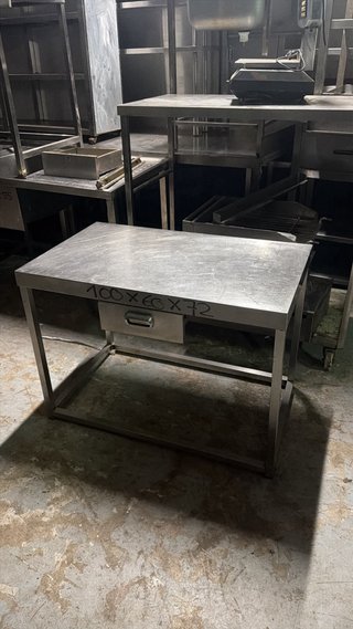 Mesa Baja de Acero 100x60x72 cm buen estado