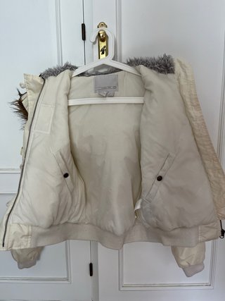 Cazadora Bomber Beige con Cuello de Pelo