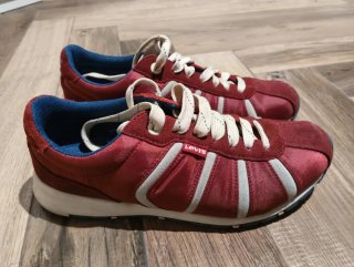 Zapatillas Levi's rojas casual