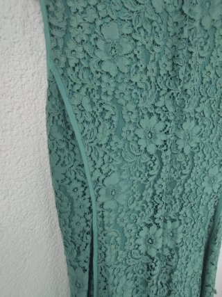 Vestido de blonda Purificación García verde hoja