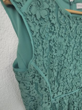 Vestido de blonda Purificación García verde hoja