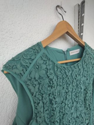 Vestido de blonda Purificación García verde hoja