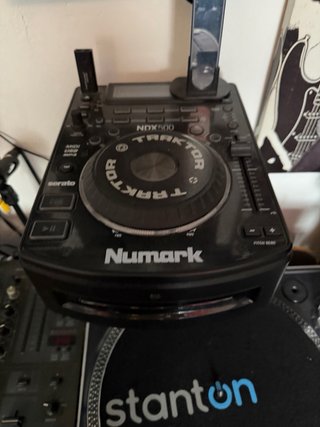 Equipo DJ Completo Numark CDJs y Vinilos