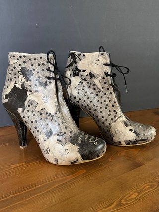 Botines Dogo grises y negros