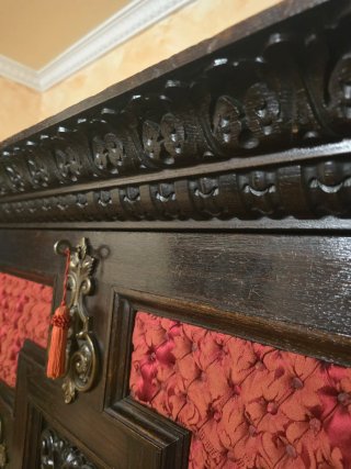 Bargueño antiguo madera y tela
