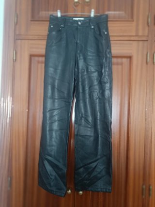 Pantalón polipiel negro