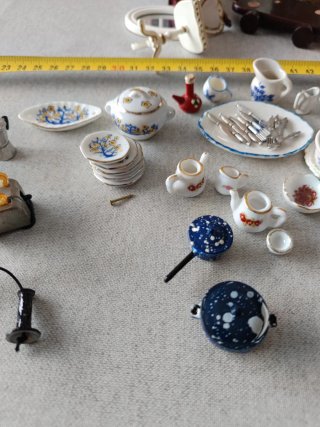 Casa de muñecas y muebles