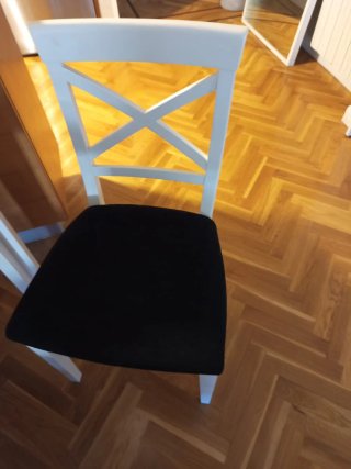Mesa de madera y 4 sillas